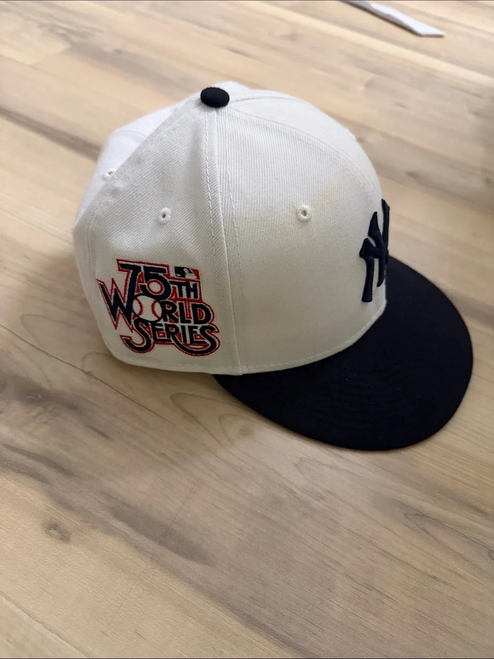 Size 7 1/4 75th World Series edition yankees white and navy hat